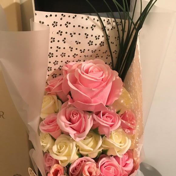 Forever Roses - Picture 2 of 4